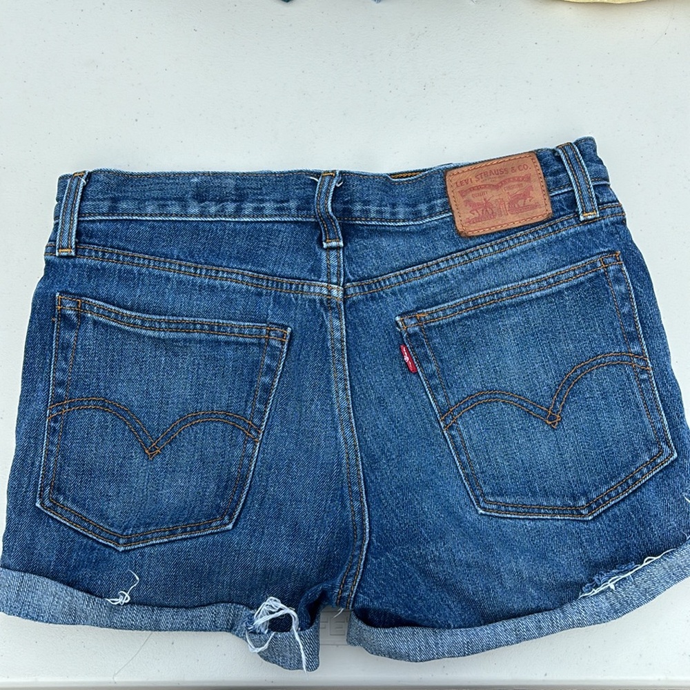 Levi’s - Picture 2 of 3